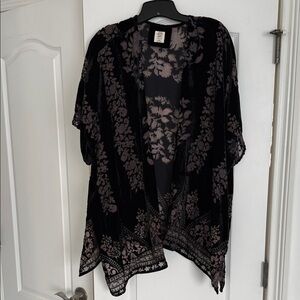 Matilda Jane Black floral Kimono. Sz XS/S